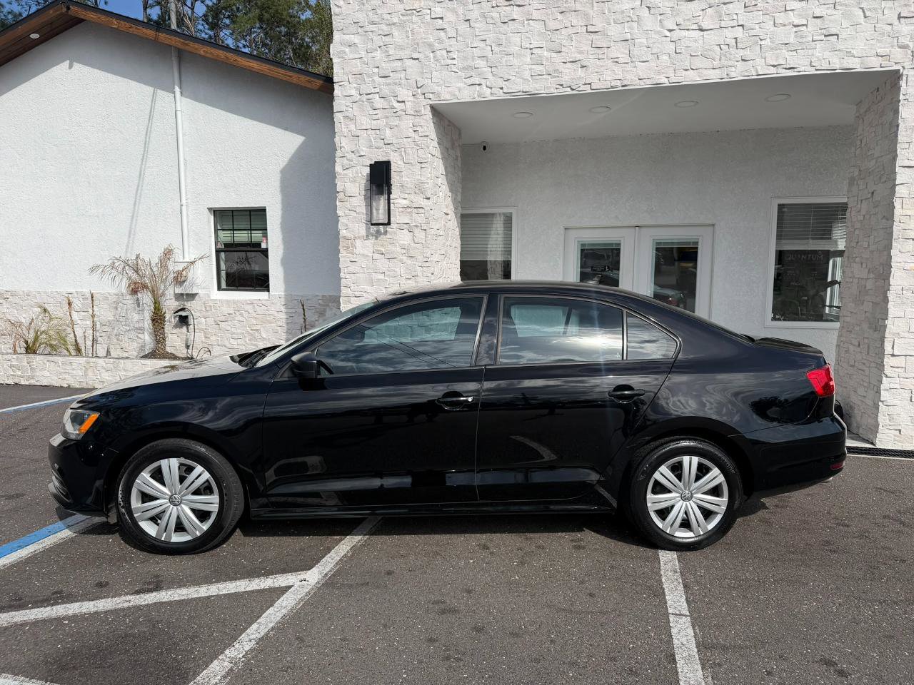 Used 2015 Volkswagen Jetta TDI S image 2