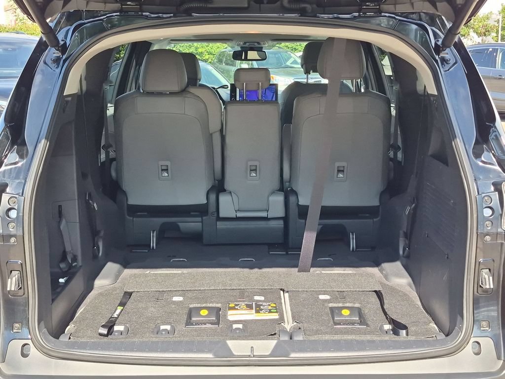 Used 2026 Toyota Sienna XLE FWD image 38