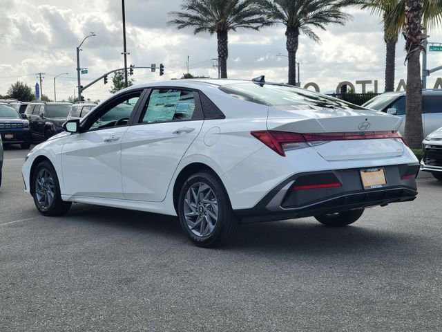 New 2026 Hyundai Elantra Hybrid FWD image 3