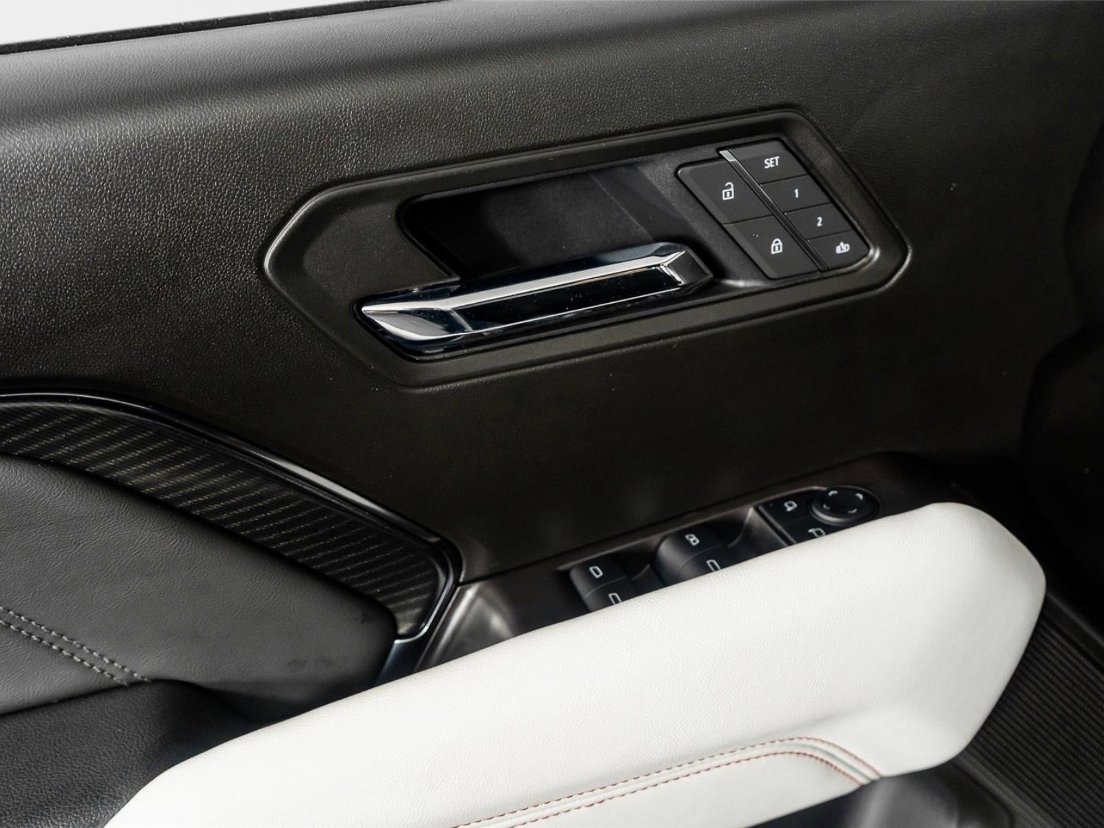 Used 2025 GMC Canyon AT4 w/ AT4X Package image 44