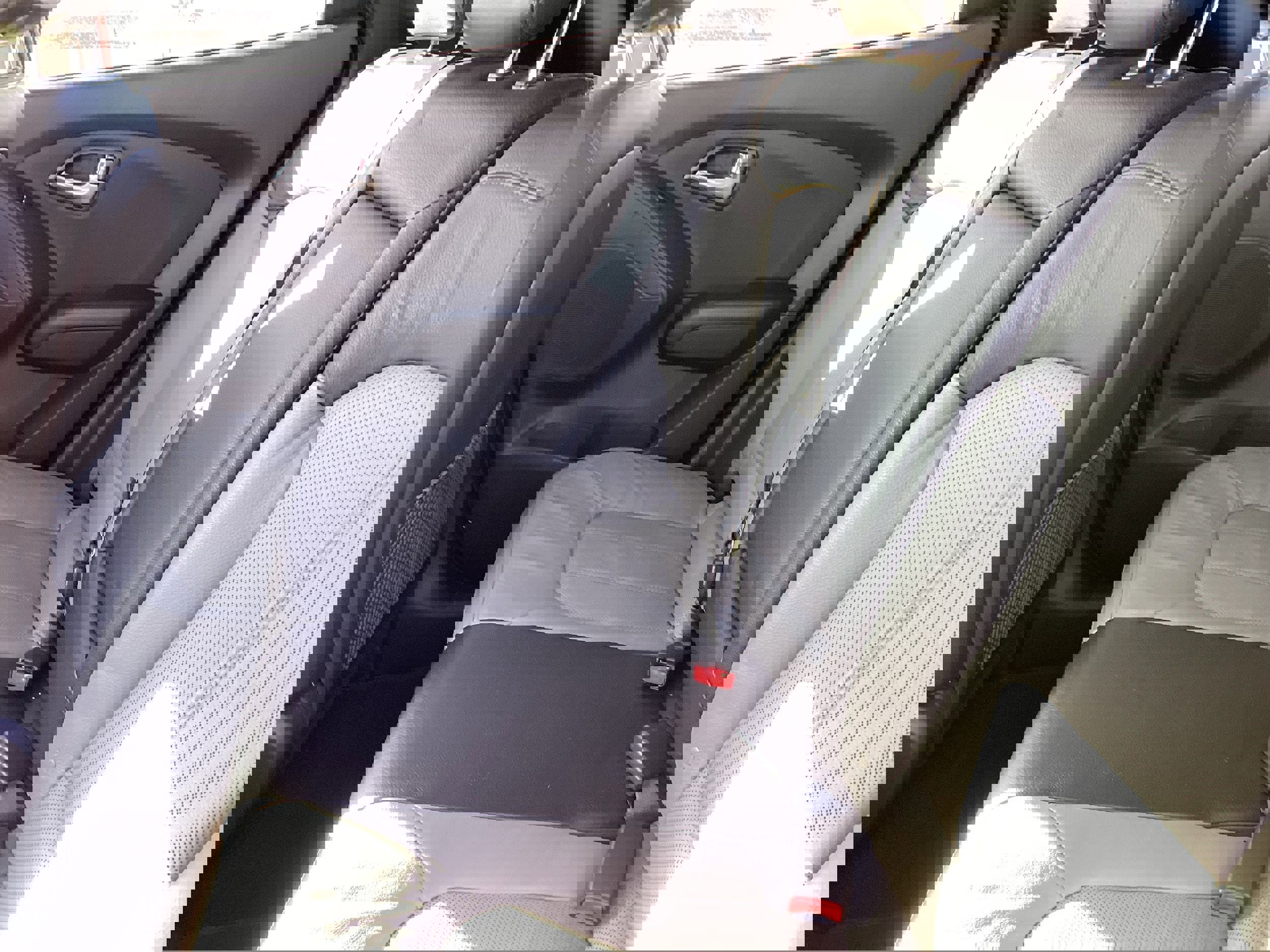 Used 2010 Hyundai Tucson Limited w/ Premium Pkg 4 image 13