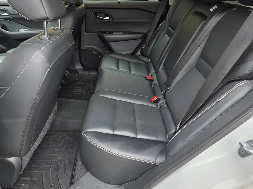 Used 2023 Nissan Rogue SL w/ SL Premium Package image 16