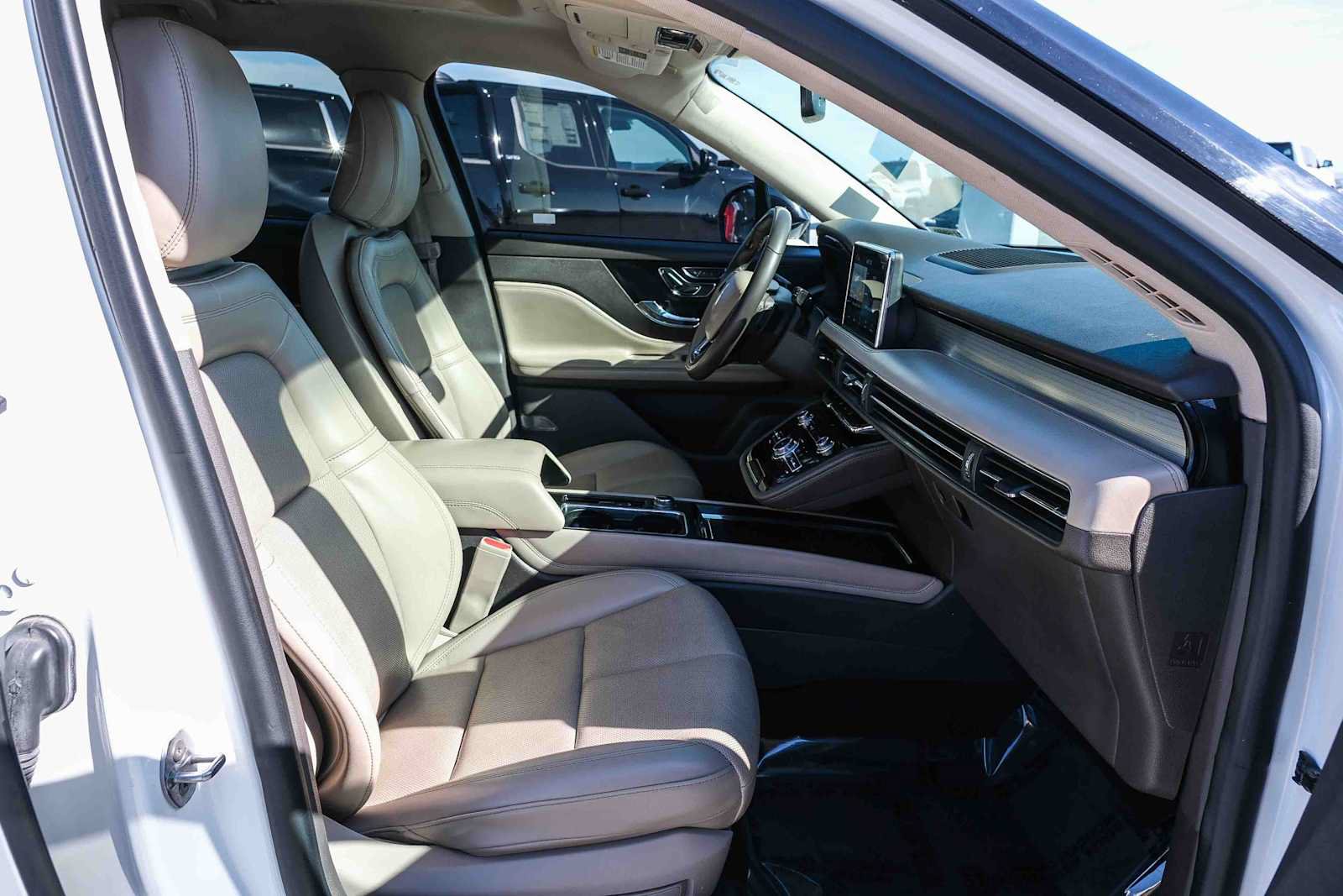 Used 2021 Lincoln Corsair FWD w/ Premium Package image 18