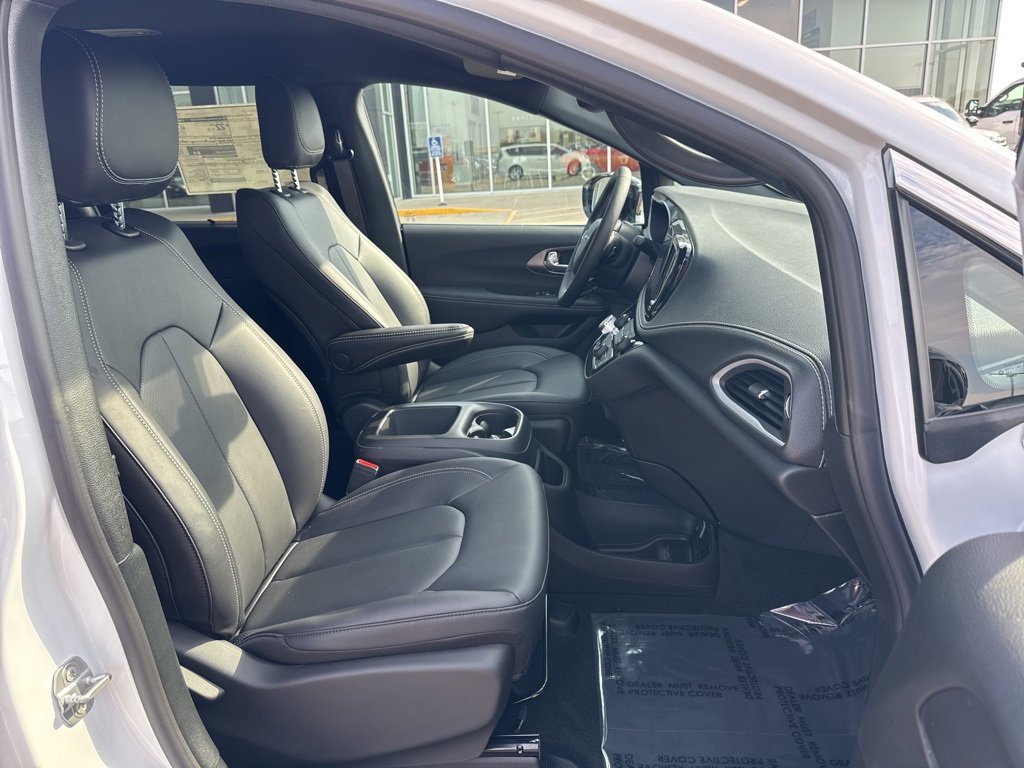 New 2026 Chrysler Pacifica Select image 29
