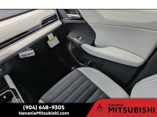 New 2025 Mitsubishi Outlander SE image 17
