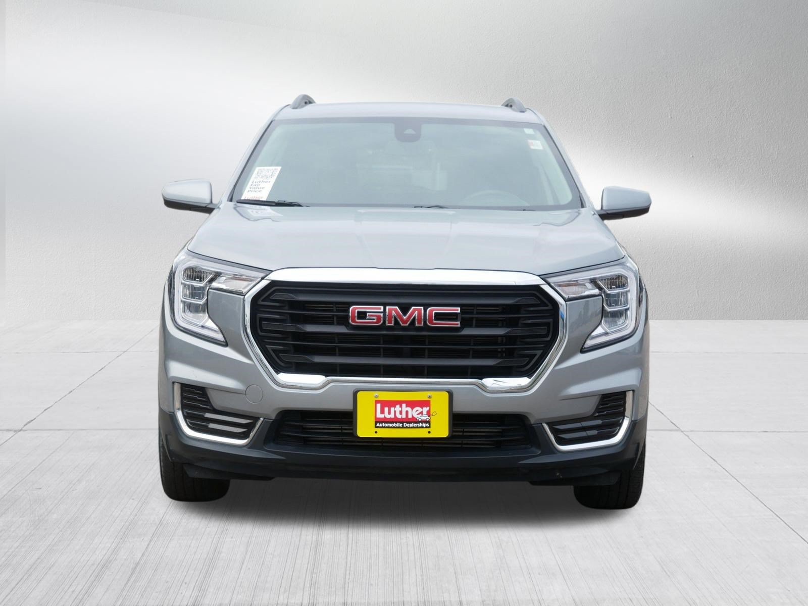 Used 2024 GMC Terrain SLE w/ Driver Convenience Package AWD/4WD image 2