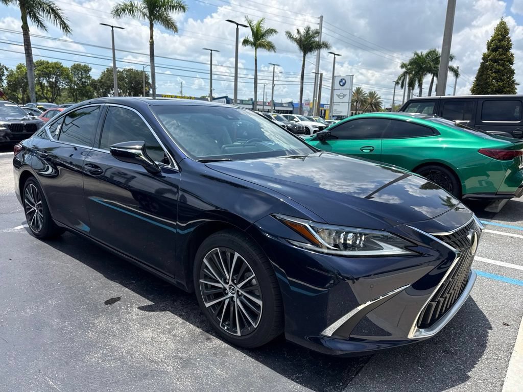 Used 2025 Lexus ES 350 w/ Premium Package FWD image 2