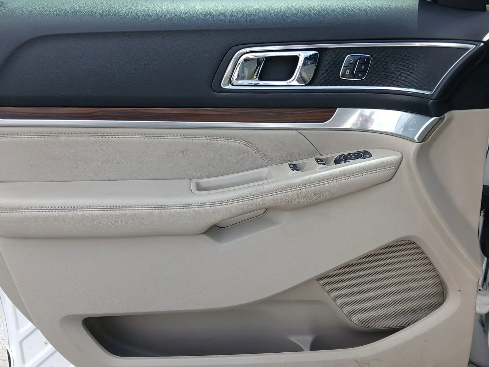 Used 2018 Ford Explorer Limited FWD image 19