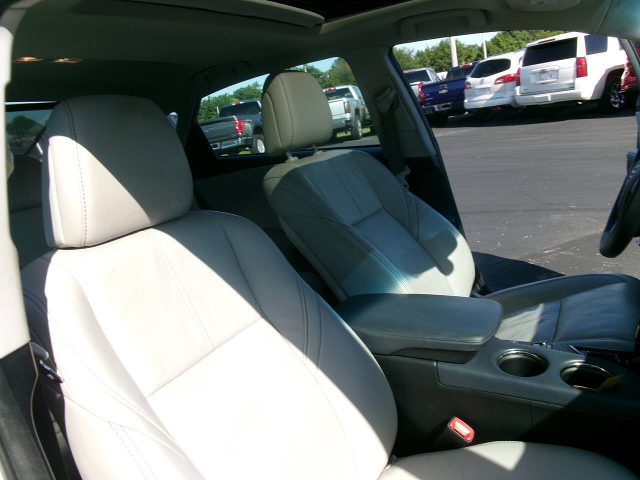 Used 2013 Toyota Avalon Limited w/ Technology Pkg FWD image 27