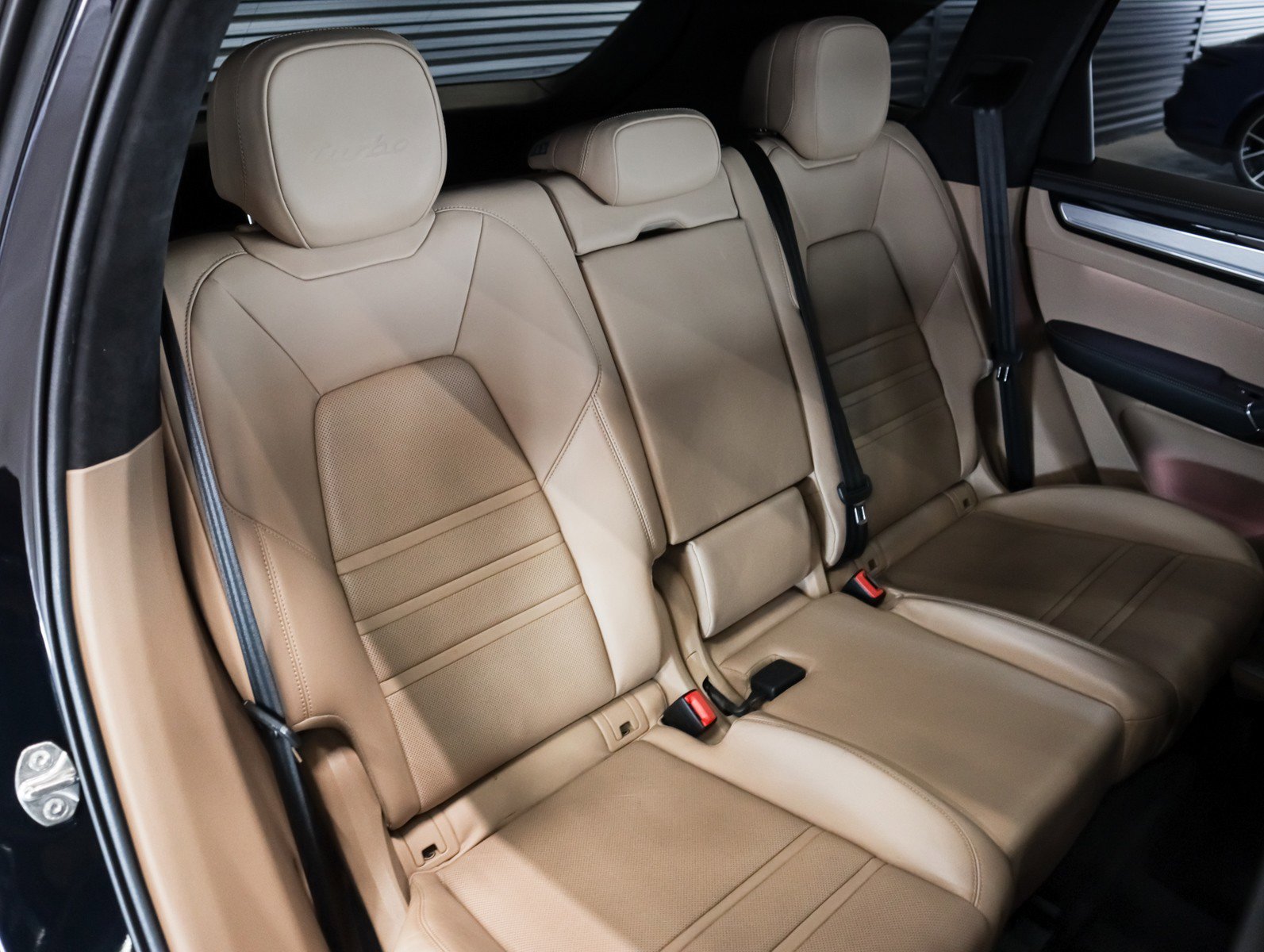 Certified 2022 Porsche Cayenne Turbo image 6