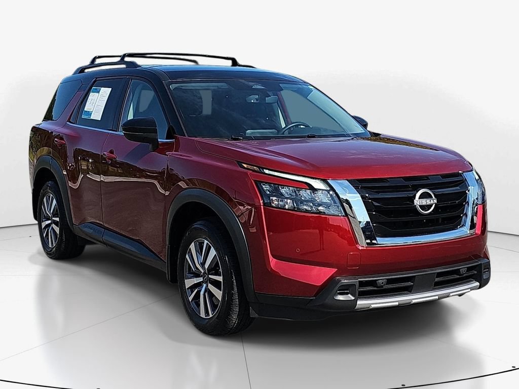 Used 2025 Nissan Pathfinder SL FWD video 3