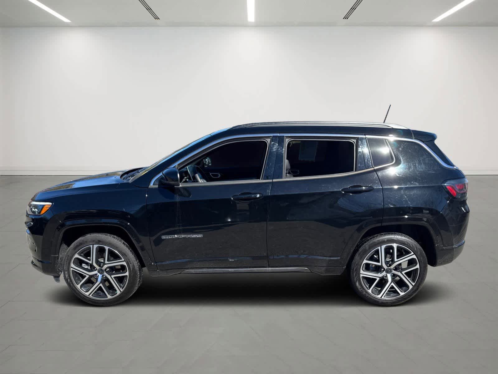 Used 2025 Jeep Compass Limited w/ Elite Group image 3