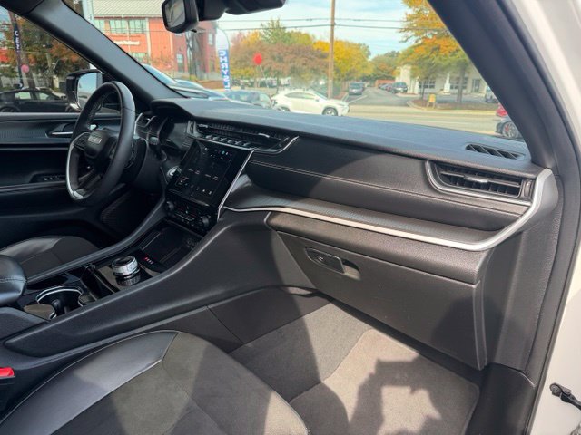 Used 2023 Jeep Grand Cherokee Altitude AWD/4WD image 26