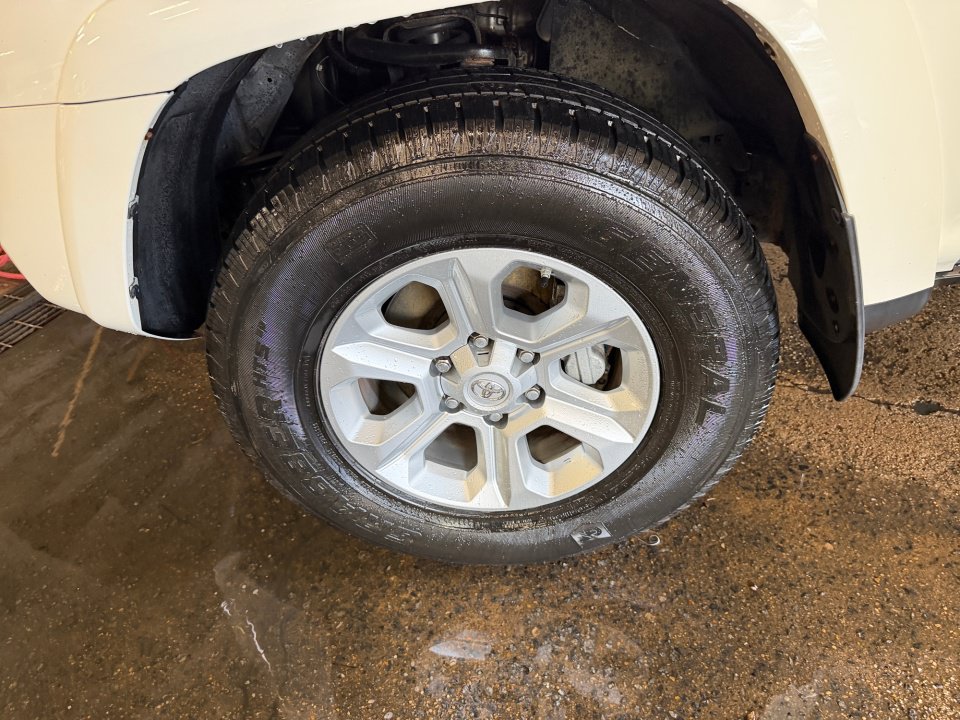 Certified 2016 Toyota 4Runner SR5 AWD/4WD image 31