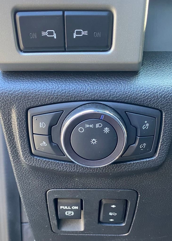 Used 2020 Ford F150 Lariat w/ Equipment Group 502A Luxury image 12