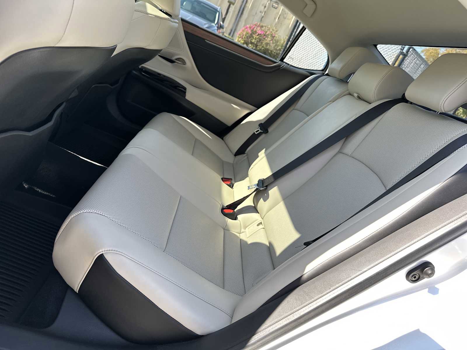Used 2025 Lexus ES 350 w/ Premium Package image 23