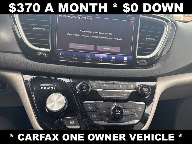 Used 2023 Chrysler Pacifica Touring-L FWD image 15