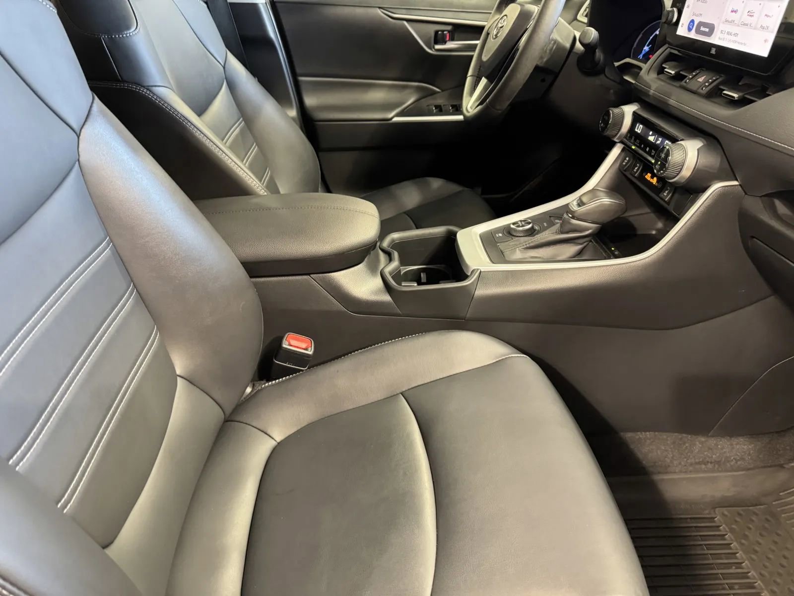 Used 2023 Toyota RAV4 XLE Premium image 6