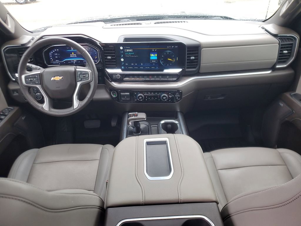 Used 2022 Chevrolet Silverado 1500 LTZ w/ LTZ Premium Package AWD/4WD image 12