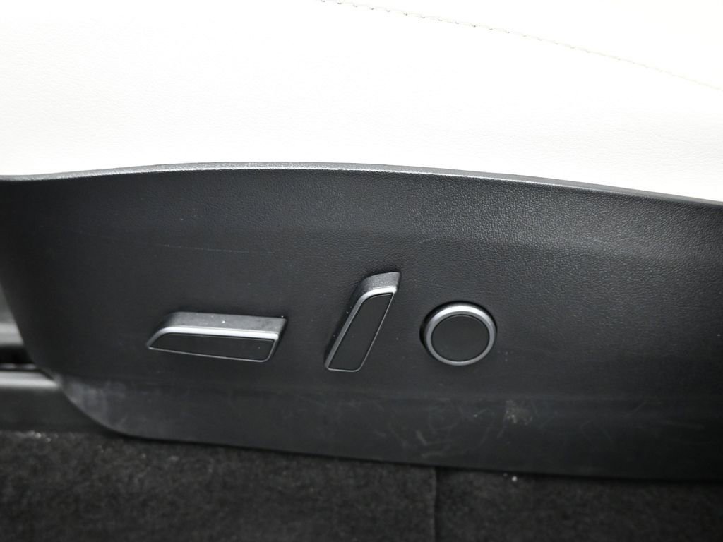 Used 2021 Tesla Model Y Long Range AWD/4WD image 9