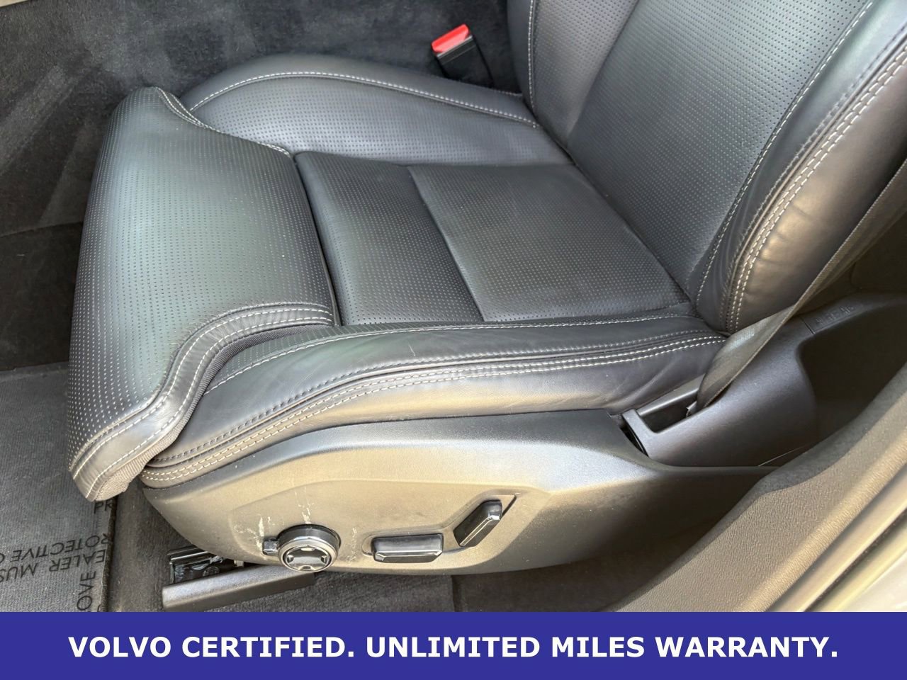 Certified 2023 Volvo XC60 B5 Ultimate w/ Climate Package image 31