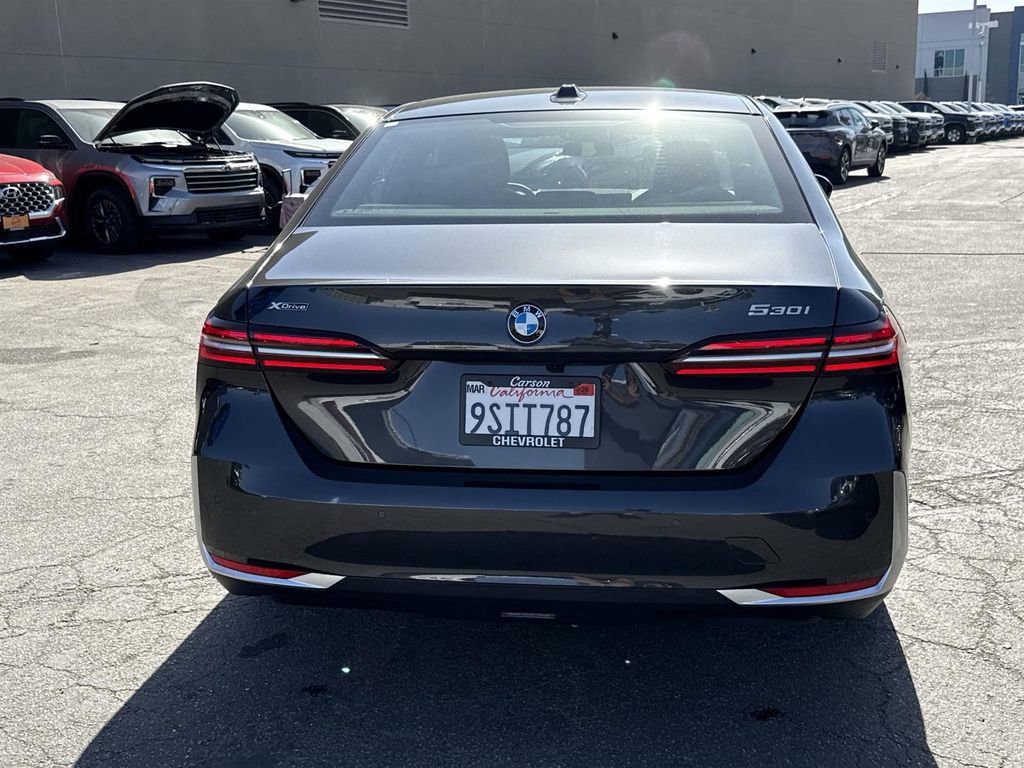 Used 2025 BMW 530i xDrive w/ Premium Package image 4