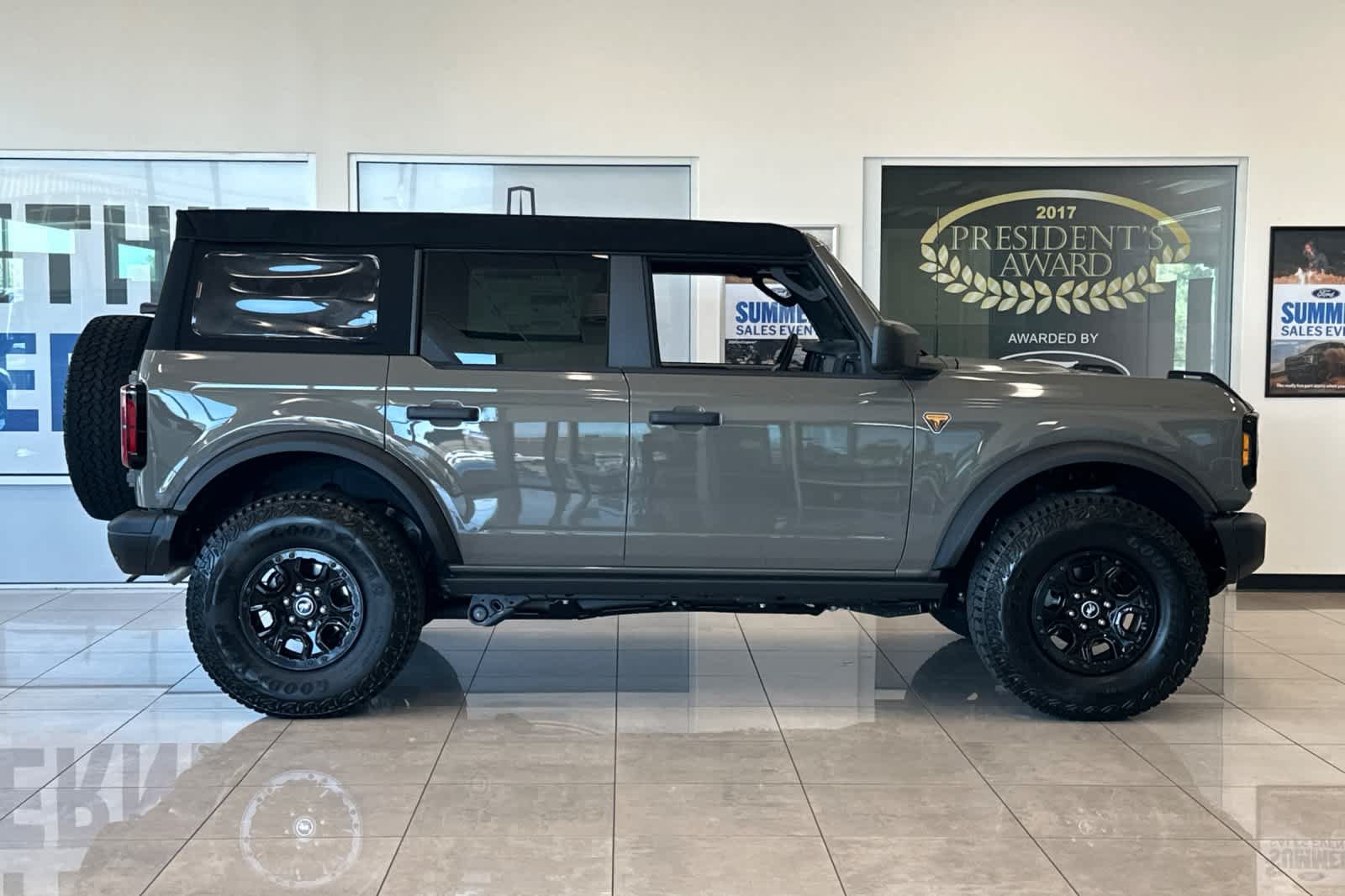 New 2026 Ford Bronco Badlands w/ Wildtrak Package AWD/4WD image 8