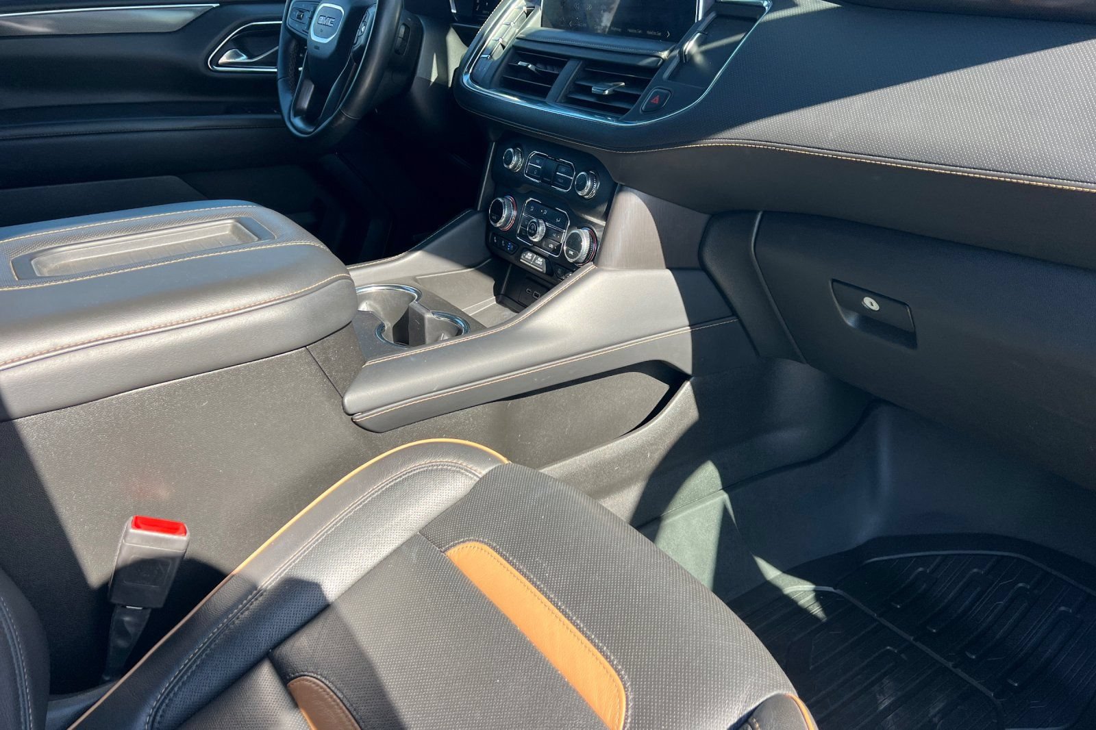 Used 2023 GMC Yukon AT4 w/ AT4 Premium Package AWD/4WD image 22