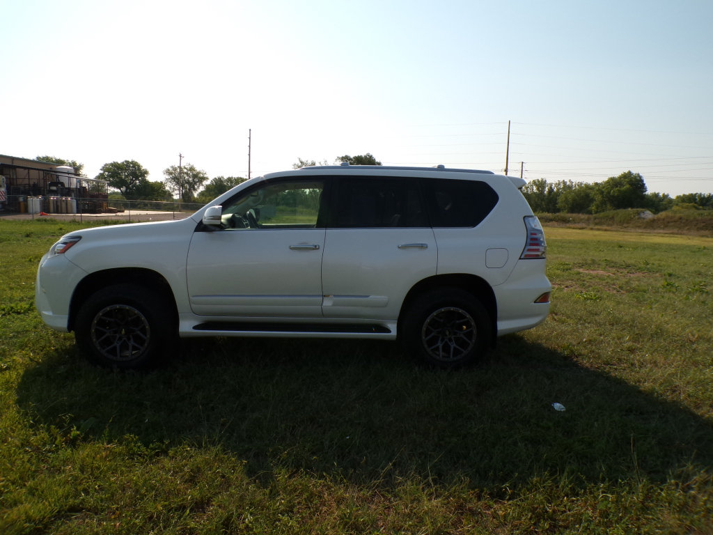 Used 2016 Lexus GX 460 w/ Premium Package AWD/4WD image 8