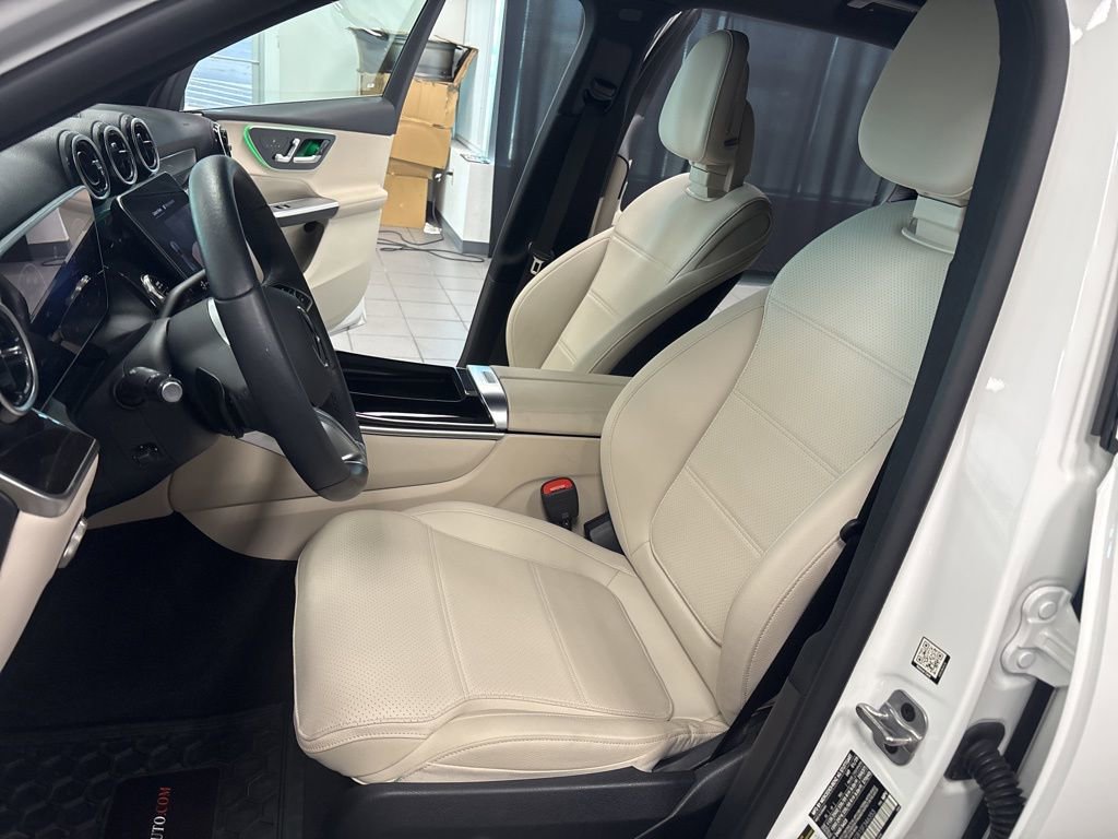 Used 2025 Mercedes-Benz GLC 300 image 24