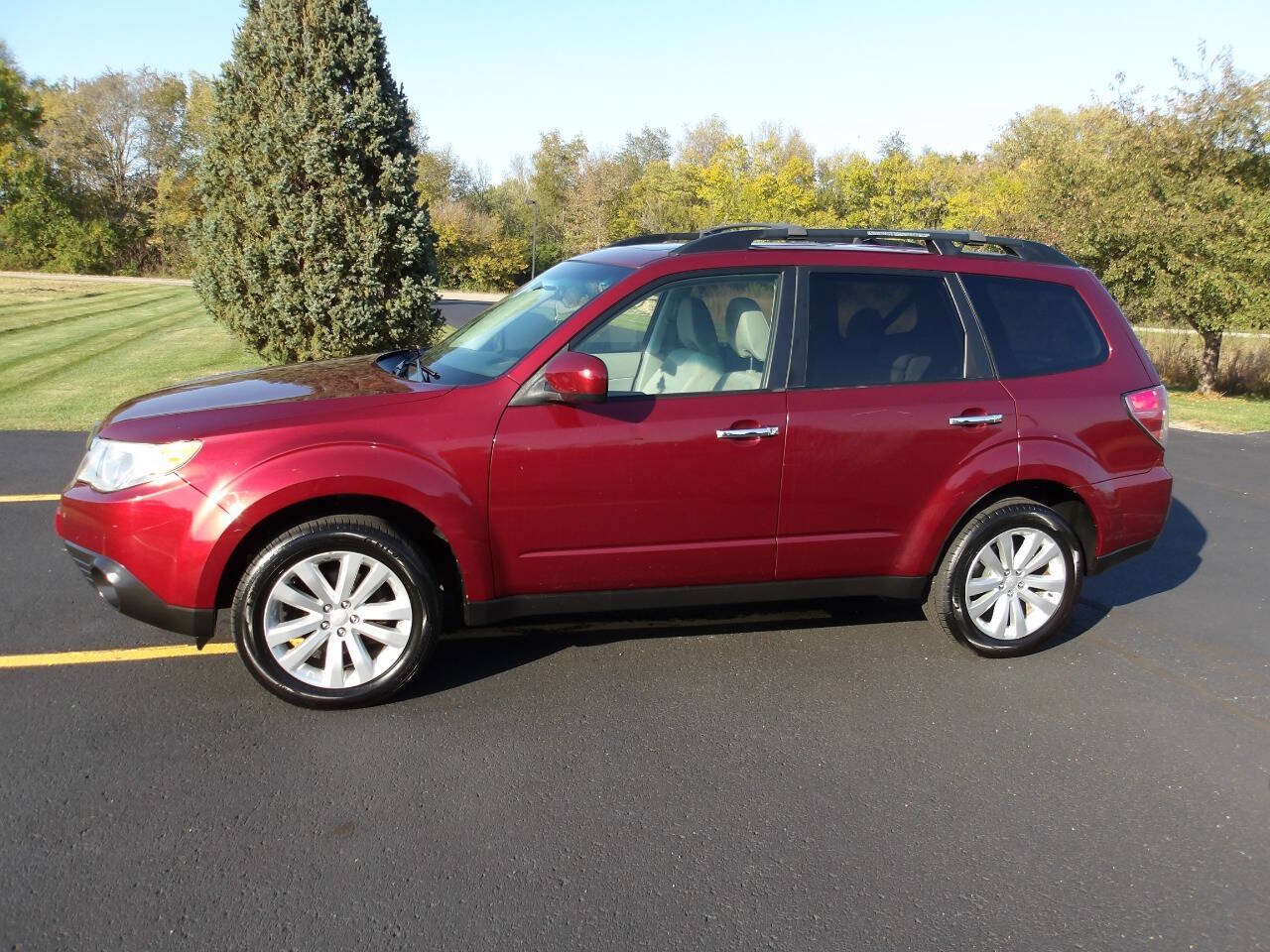 Used 2013 Subaru Forester 2.5X Premium w/ All-Weather Pkg AWD/4WD image 9