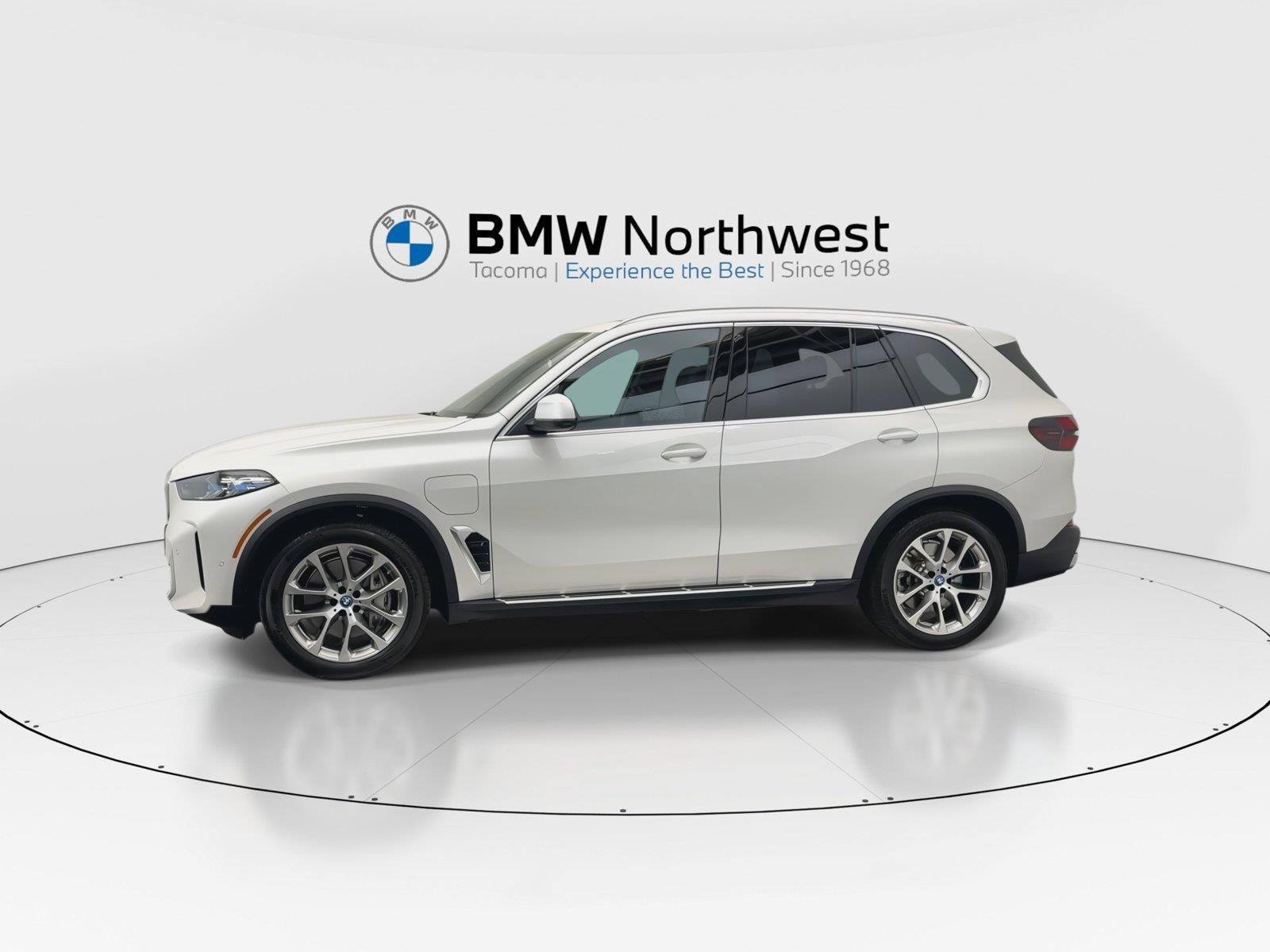 Used 2024 BMW X5 xDrive50e w/ Premium Package AWD/4WD image 10