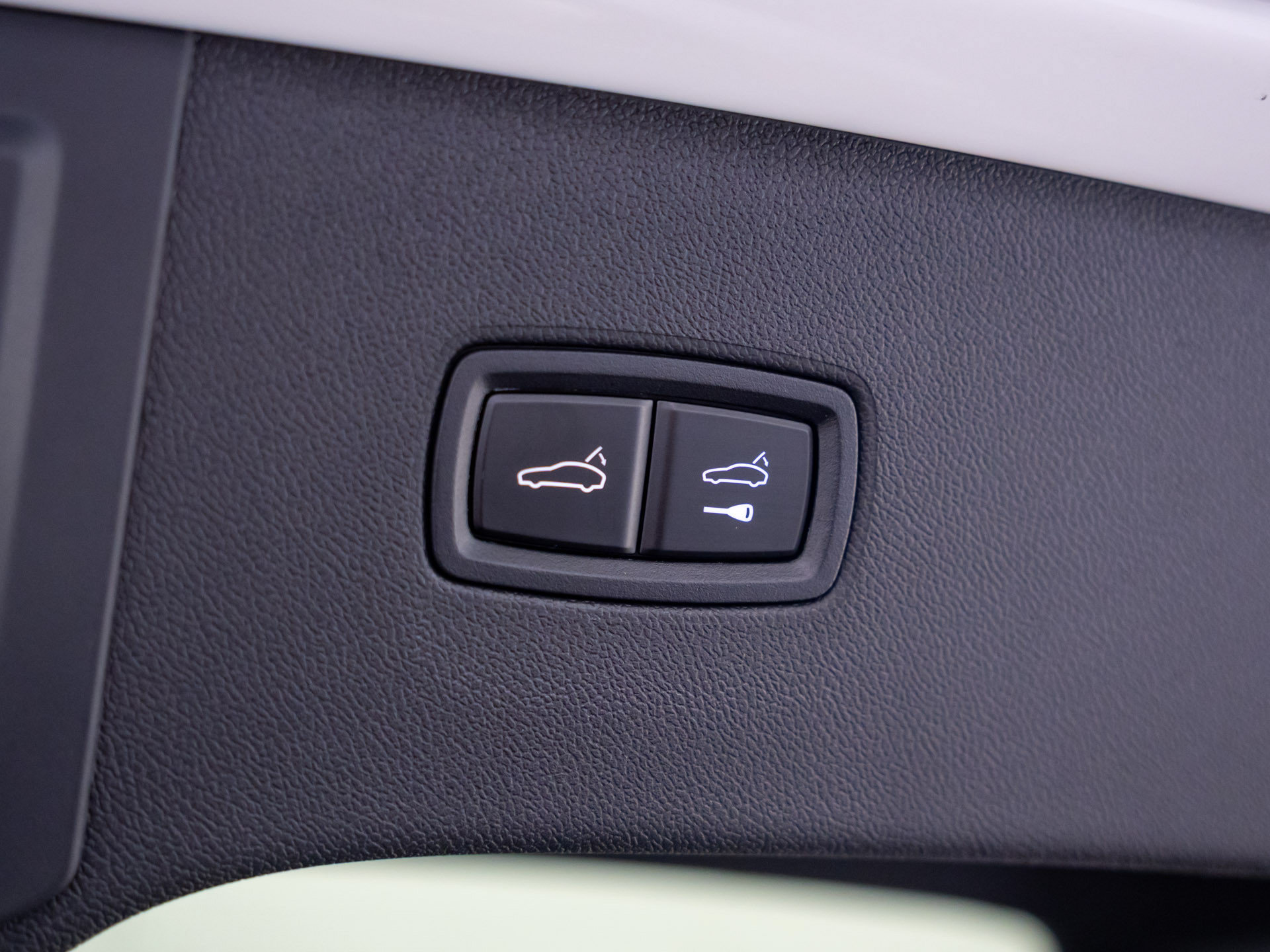 Certified 2025 Porsche Cayenne S AWD/4WD image 31