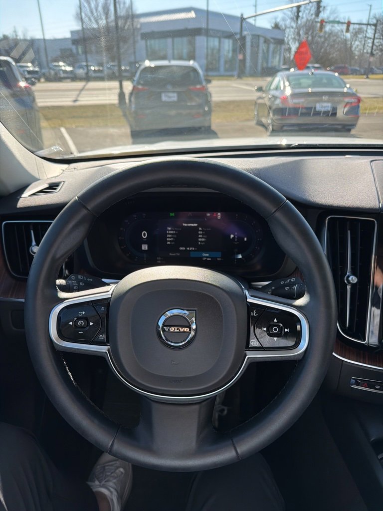 Certified 2023 Volvo XC60 B5 Plus w/ Climate Package image 7