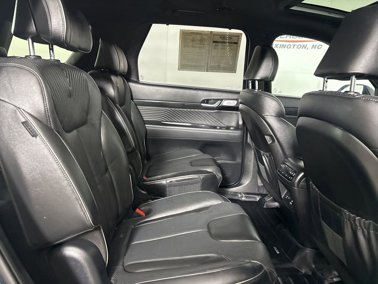 Used 2023 Hyundai Palisade Calligraphy image 27