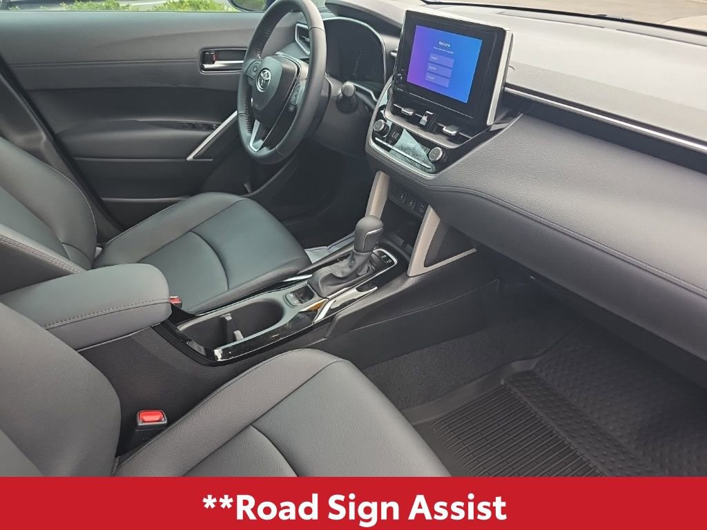 Used 2025 Toyota Corolla Cross XLE w/ Convenience Package image 15