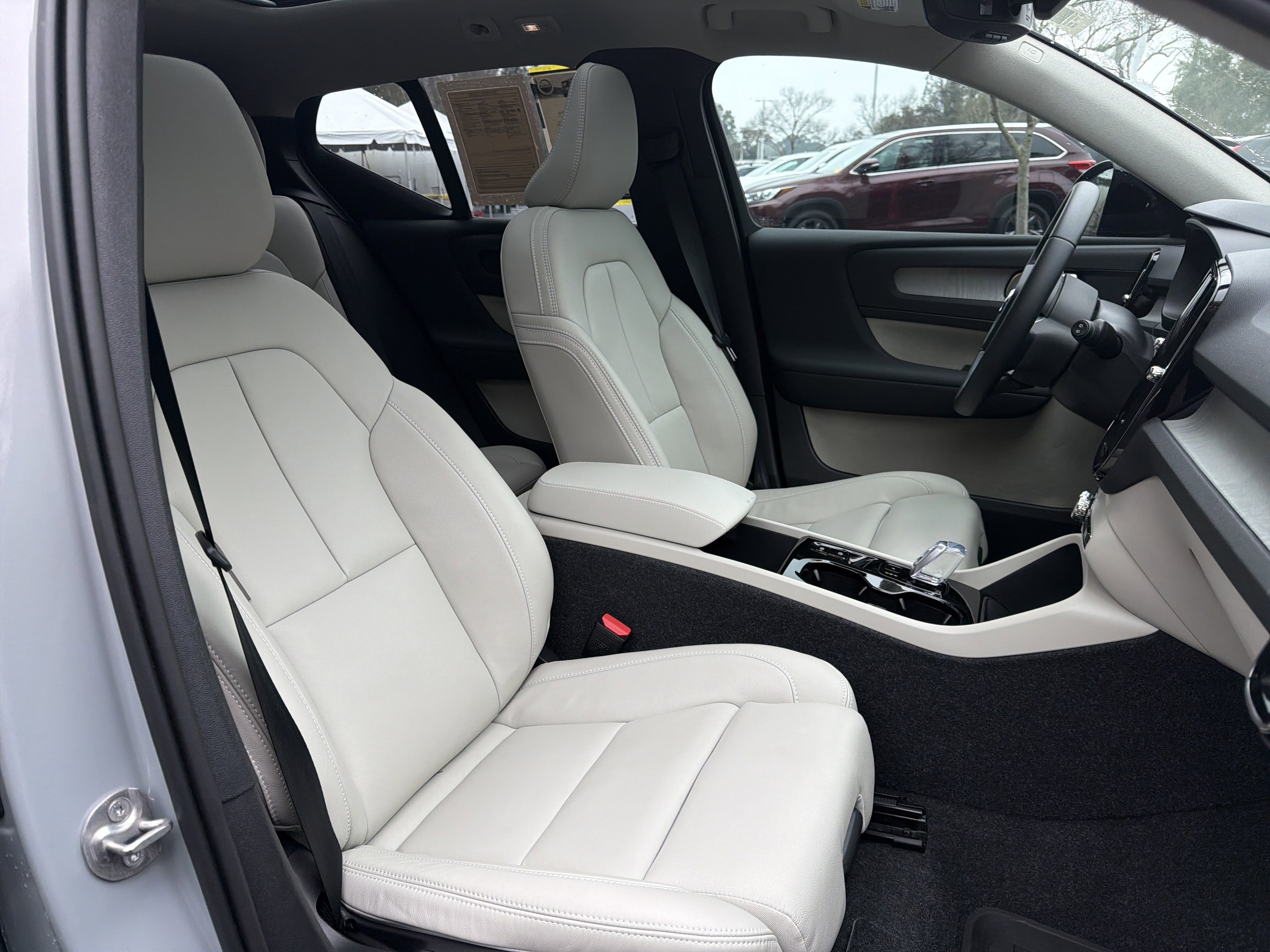 Used 2026 Volvo XC40 B5 Plus w/ Protection Package Premier image 35