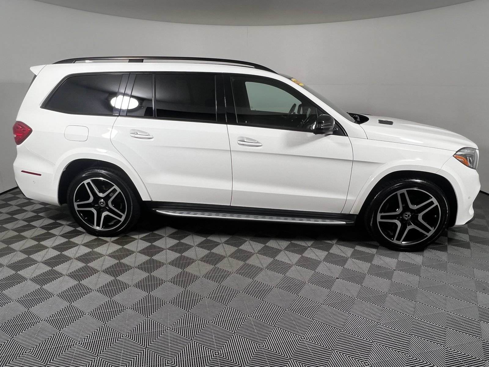 Used 2018 Mercedes-Benz GLS 550 4MATIC image 4