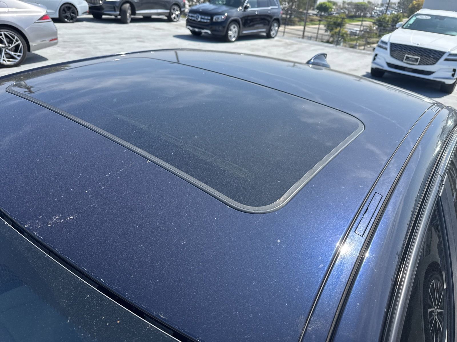 Used 2017 BMW 320i Sedan RWD image 4