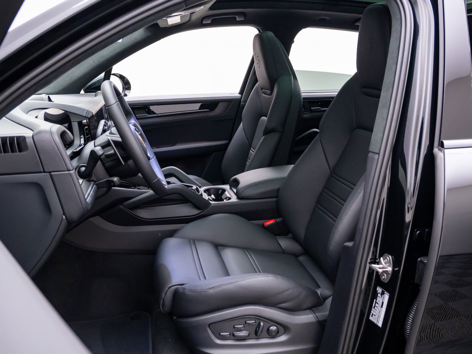 New 2026 Porsche Cayenne GTS AWD/4WD image 5