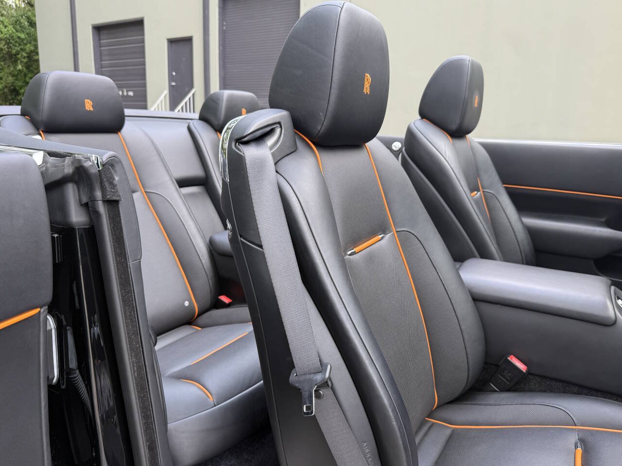 Used 2018 Rolls-Royce Dawn RWD image 27