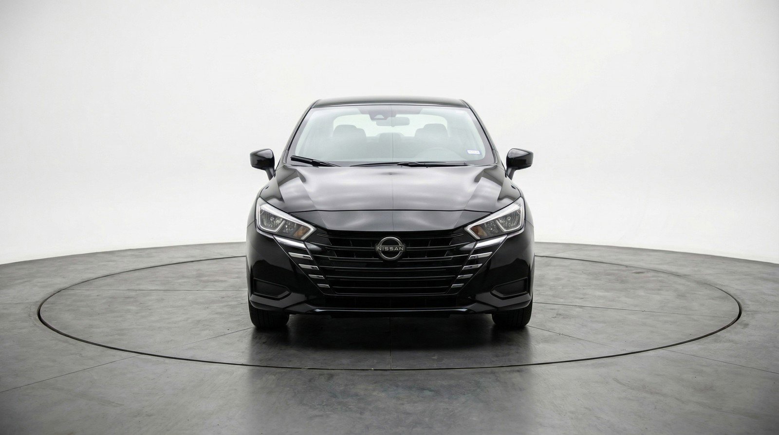 Used 2025 Nissan Versa SV image 2