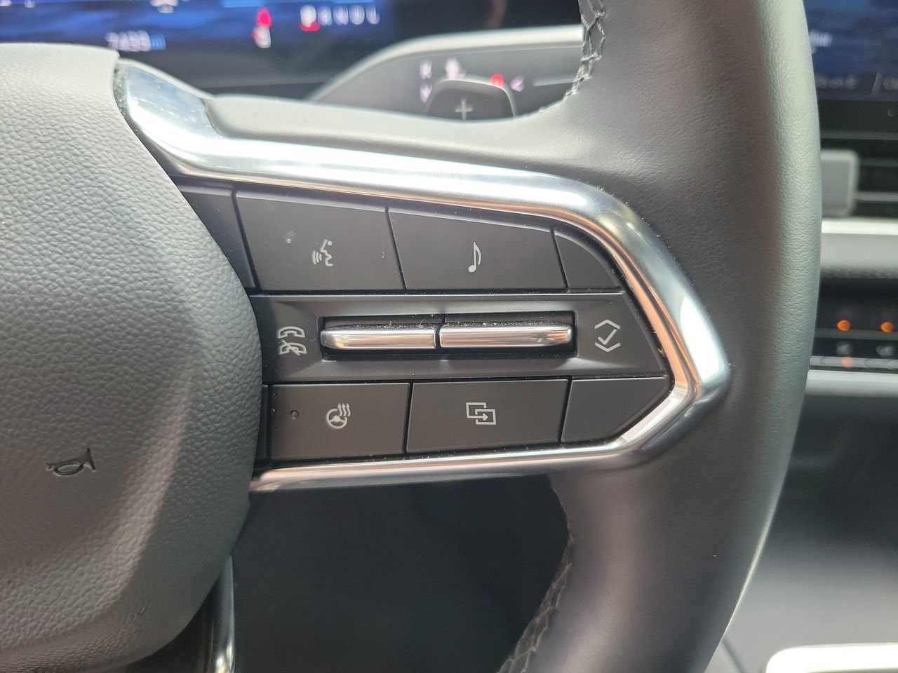 Used 2026 Chevrolet Equinox LT FWD image 19