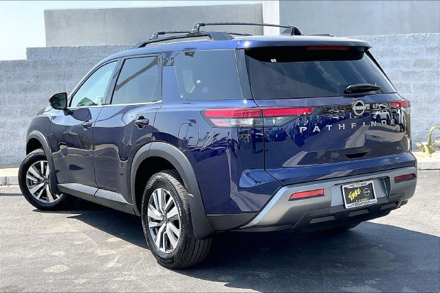 New 2026 Nissan Pathfinder SL FWD image 2