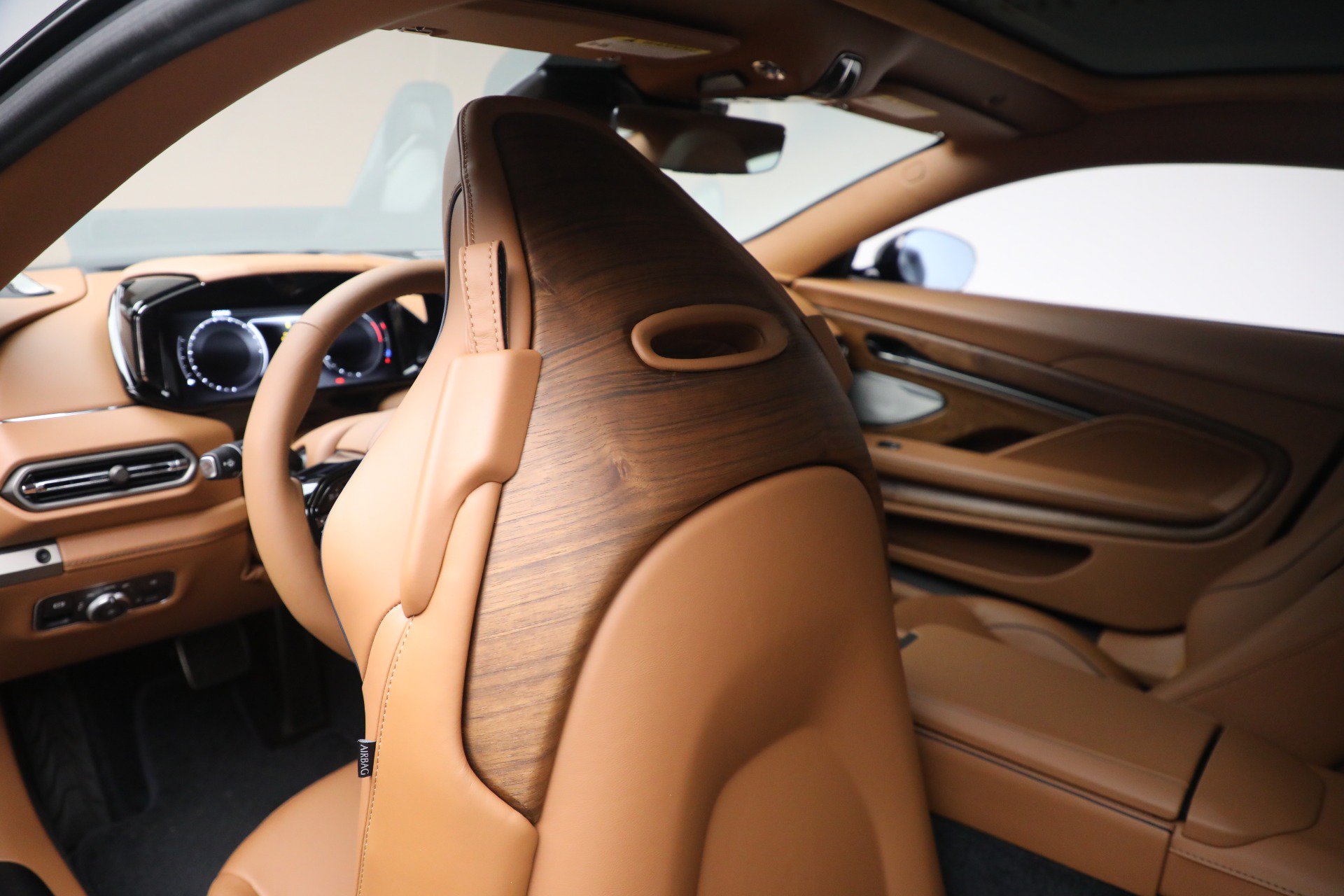 New 2026 Aston Martin Vanquish RWD image 17