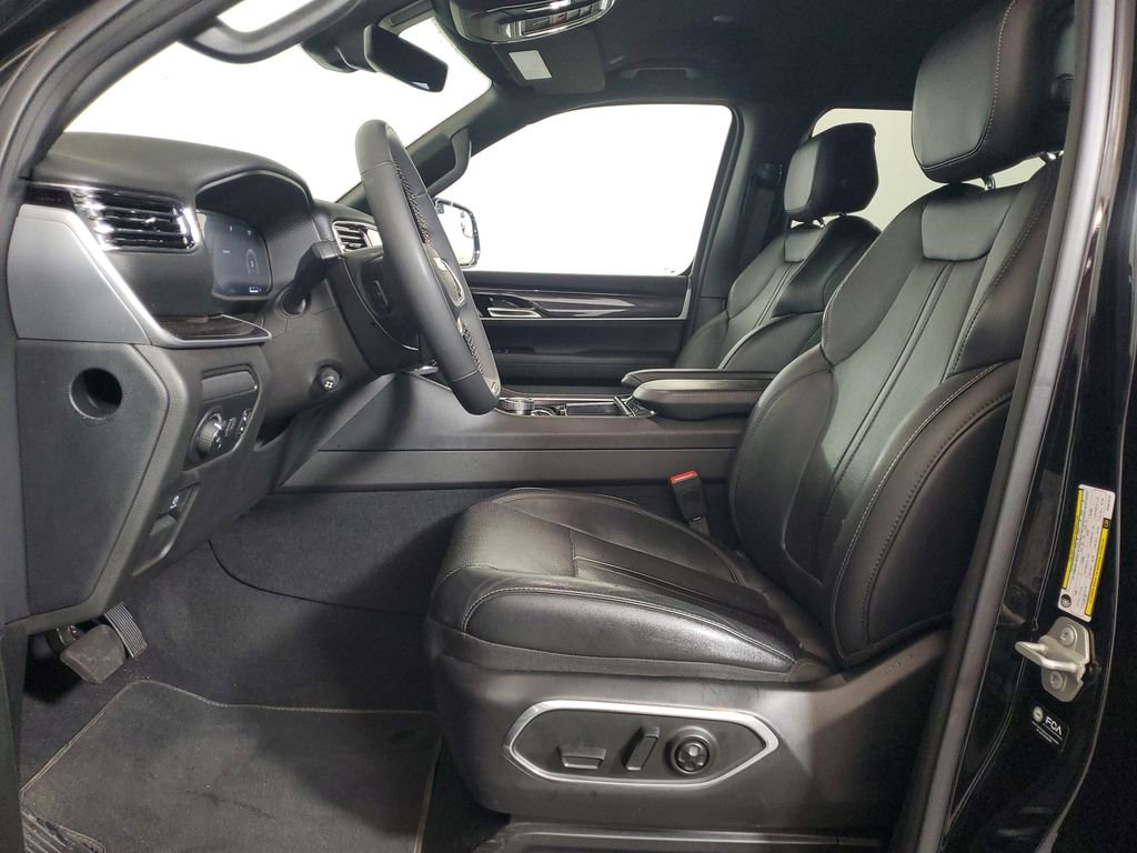 Used 2023 Jeep Wagoneer 4WD image 11