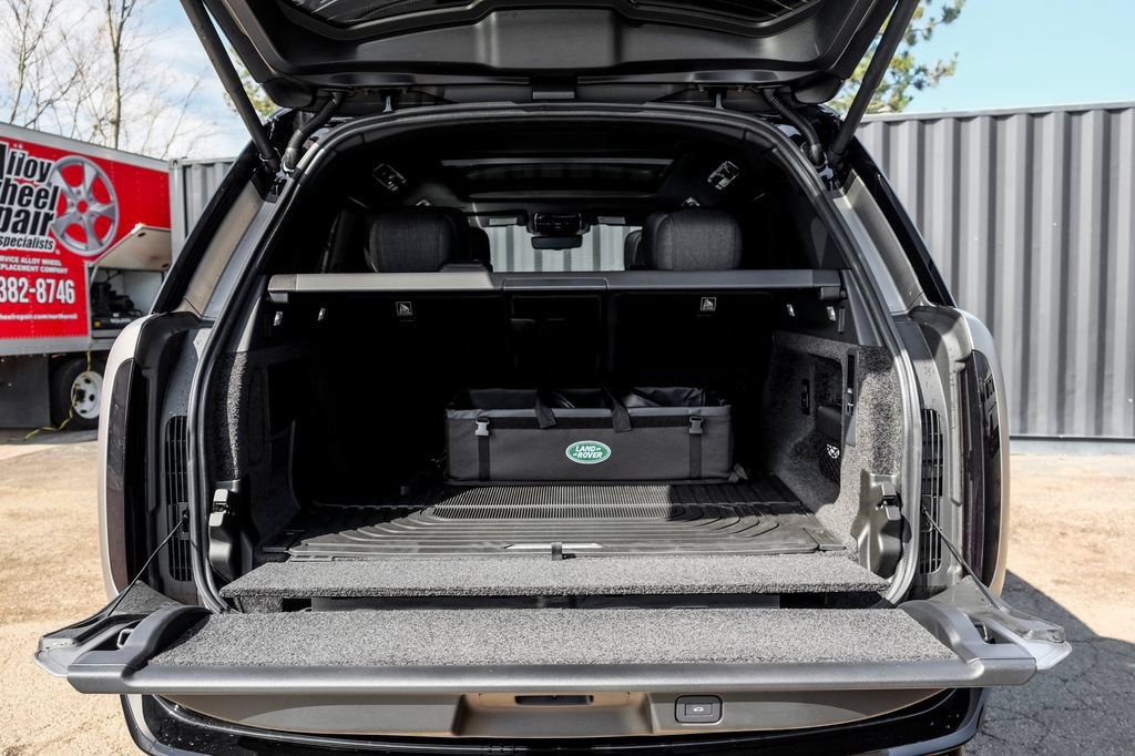 New 2026 Land Rover Range Rover SV AWD/4WD image 9