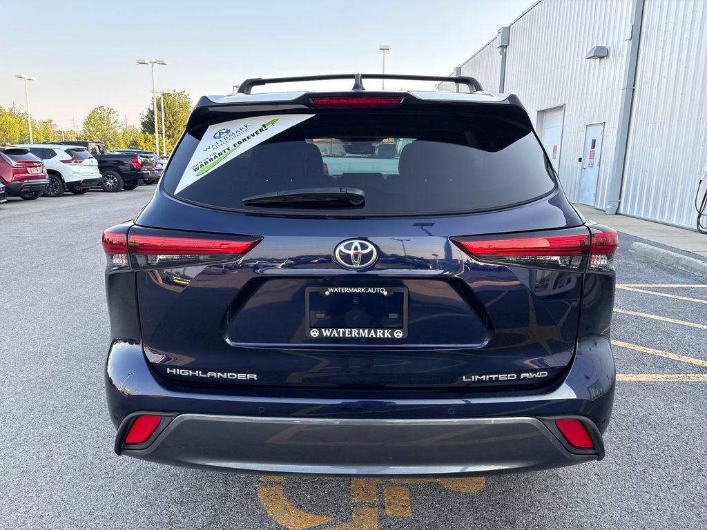 Used 2022 Toyota Highlander Limited AWD/4WD image 4
