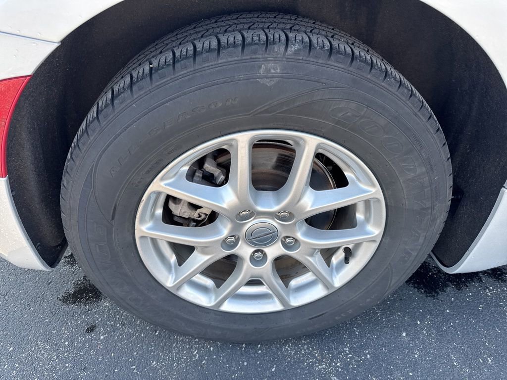 Used 2024 Chrysler Pacifica Touring-L image 16