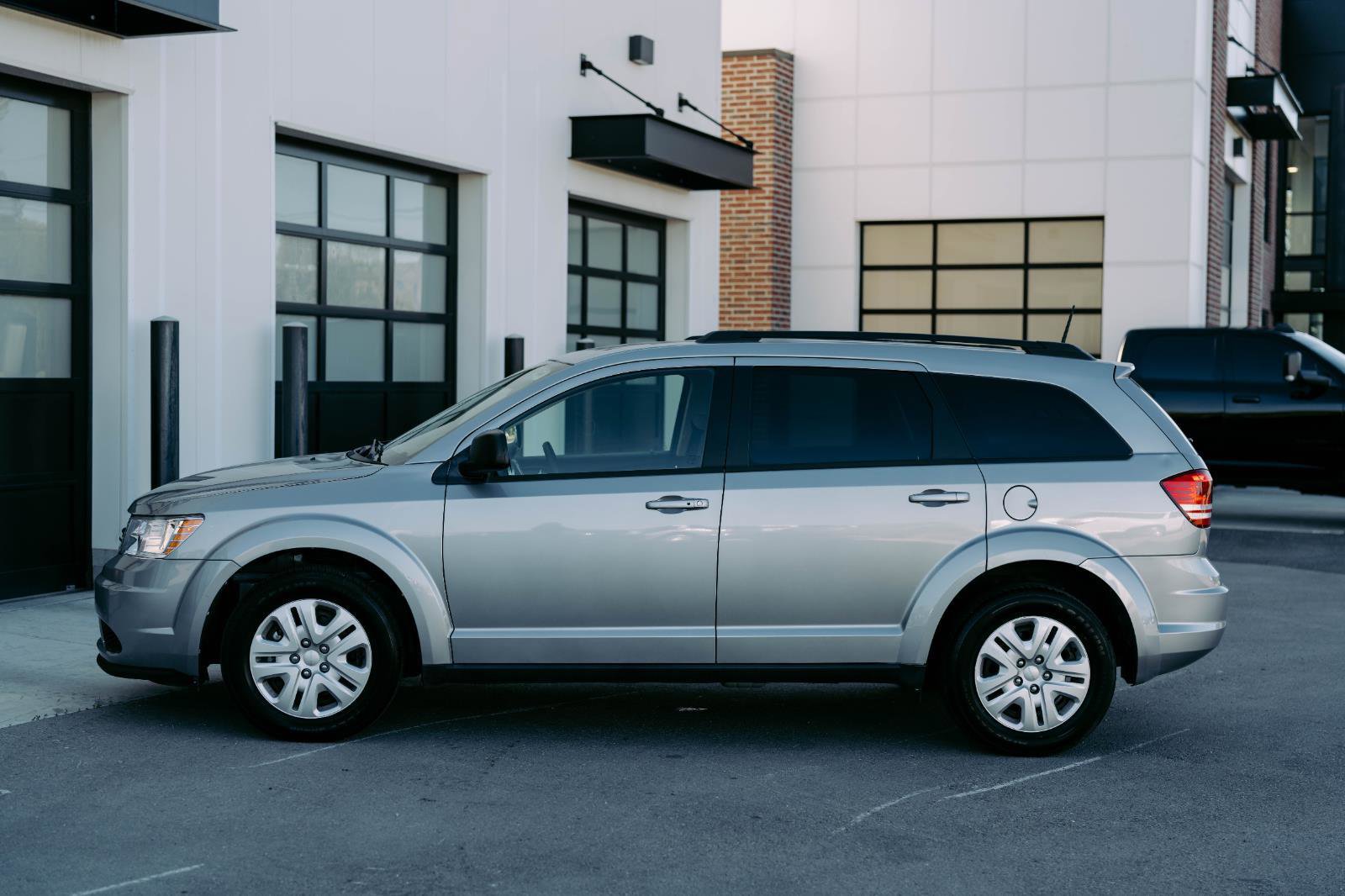 Used 2019 Dodge Journey SE image 4